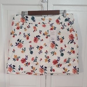 NWT Croft & Barrow White Floral Mid Rise Skort Size 12 Regular
